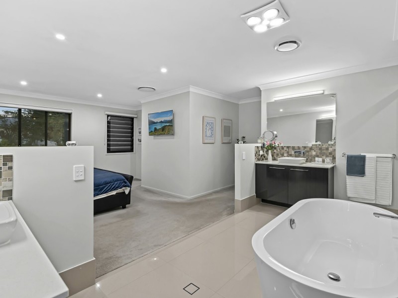 11 Orcades Road, Yeronga QLD 4104