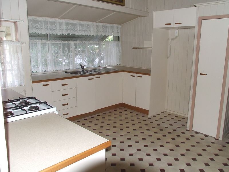 18 Harrowby Street, Corinda QLD 4075