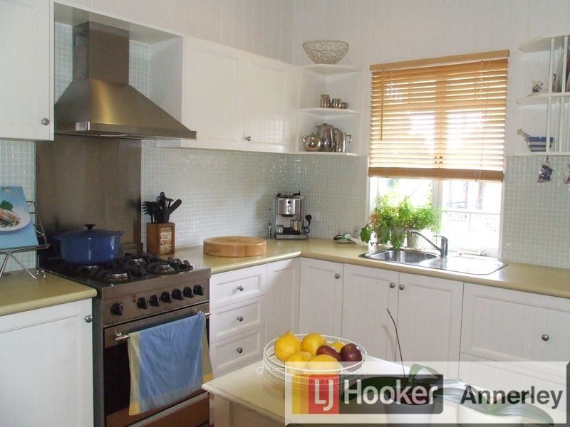 32 Cracknell Road, Annerley QLD 4103