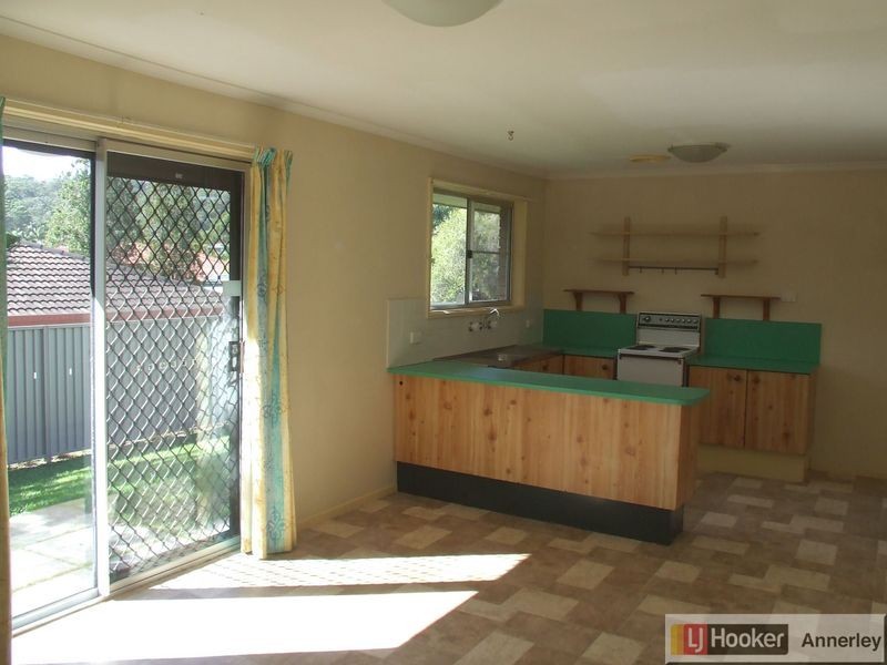 11 Dellwood Street, Nathan QLD 4111