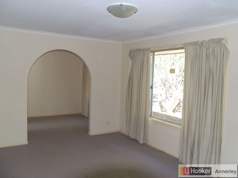 11 Dellwood Street, Nathan QLD 4111