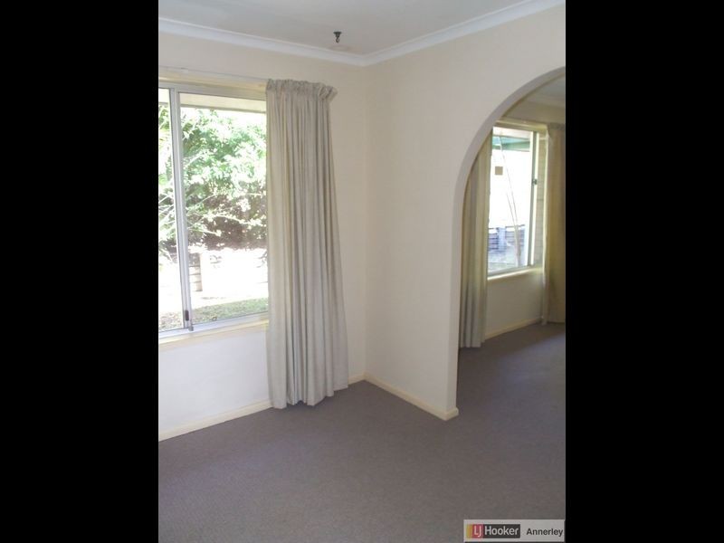 11 Dellwood Street, Nathan QLD 4111