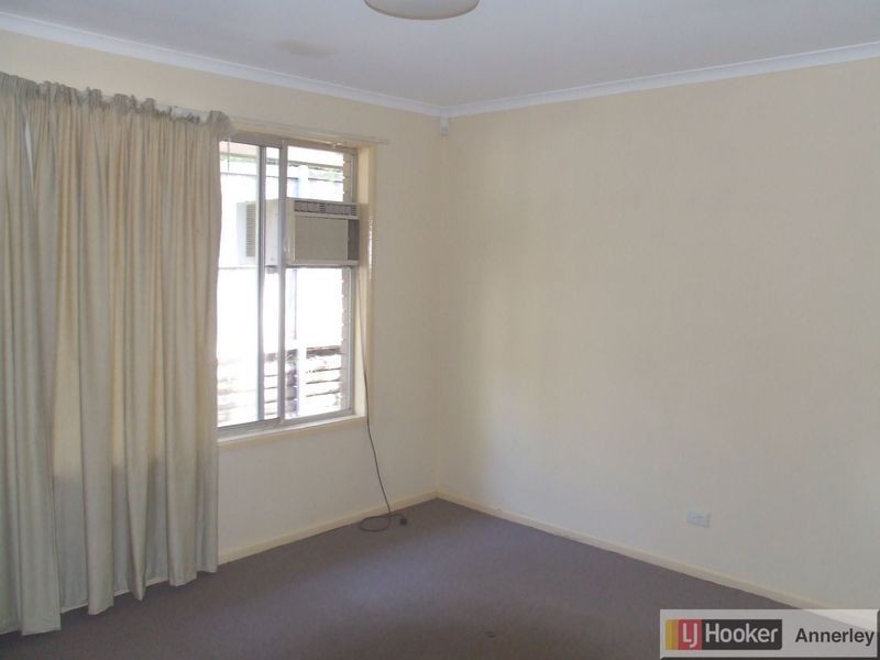 11 Dellwood Street, Nathan QLD 4111