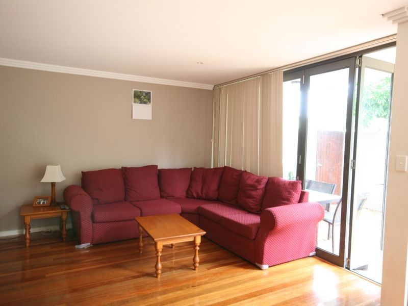 1/127 Ekibin Road, Annerley QLD 4103