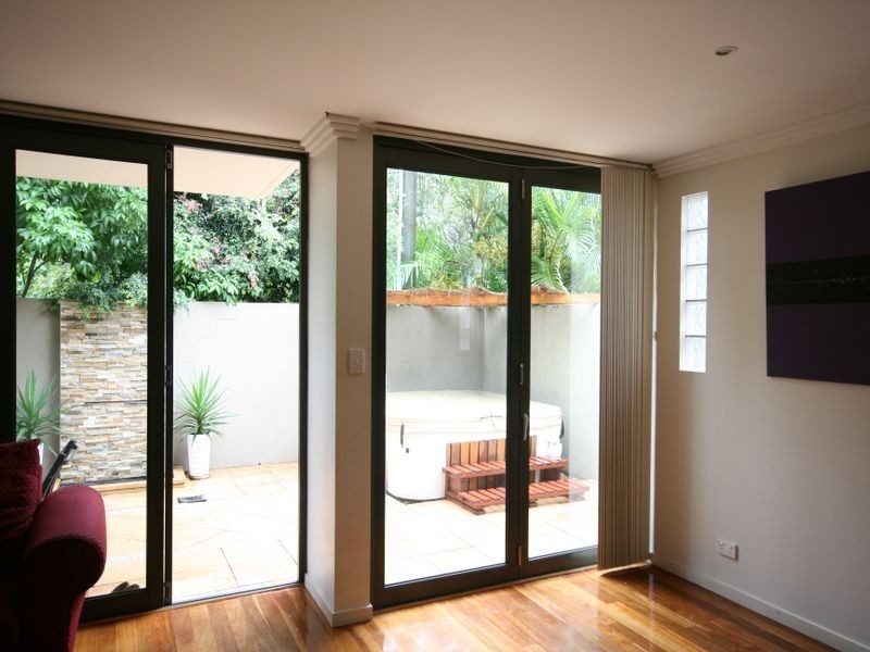 1/127 Ekibin Road, Annerley QLD 4103