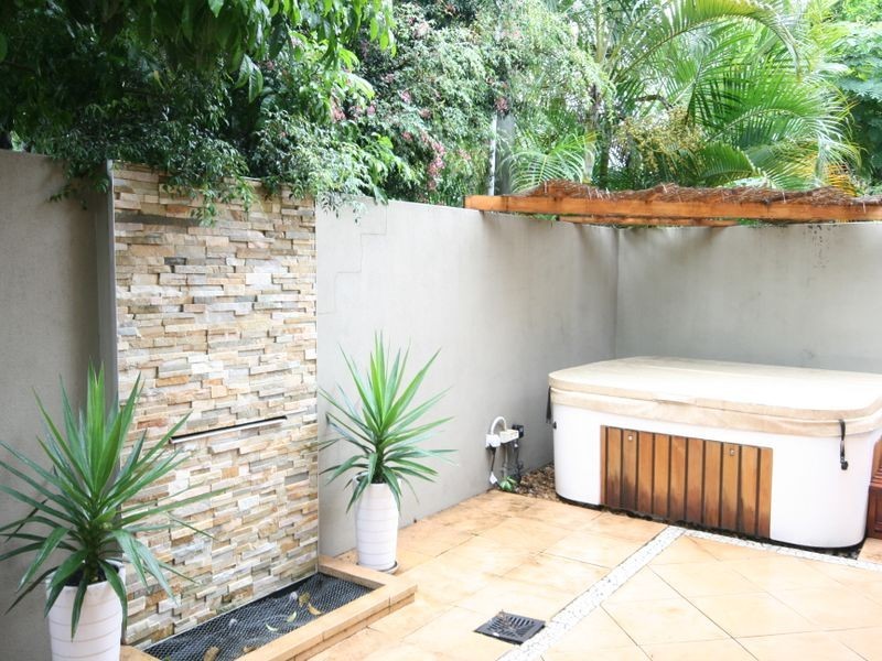 1/127 Ekibin Road, Annerley QLD 4103