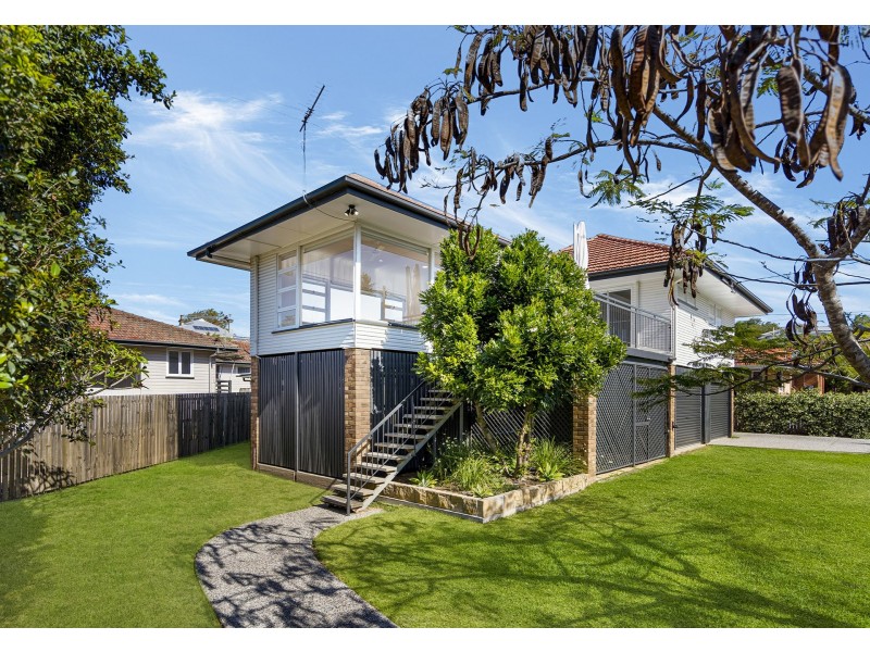 32 Newcastle Street, Fairfield QLD 4103