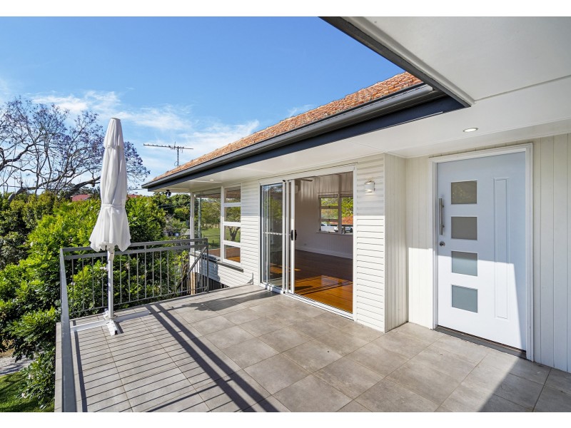 32 Newcastle Street, Fairfield QLD 4103