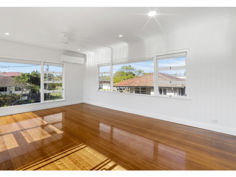 32 Newcastle Street, Fairfield QLD 4103