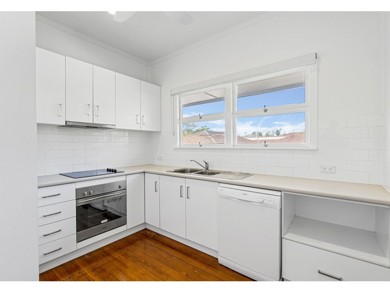 32 Newcastle Street, Fairfield QLD 4103