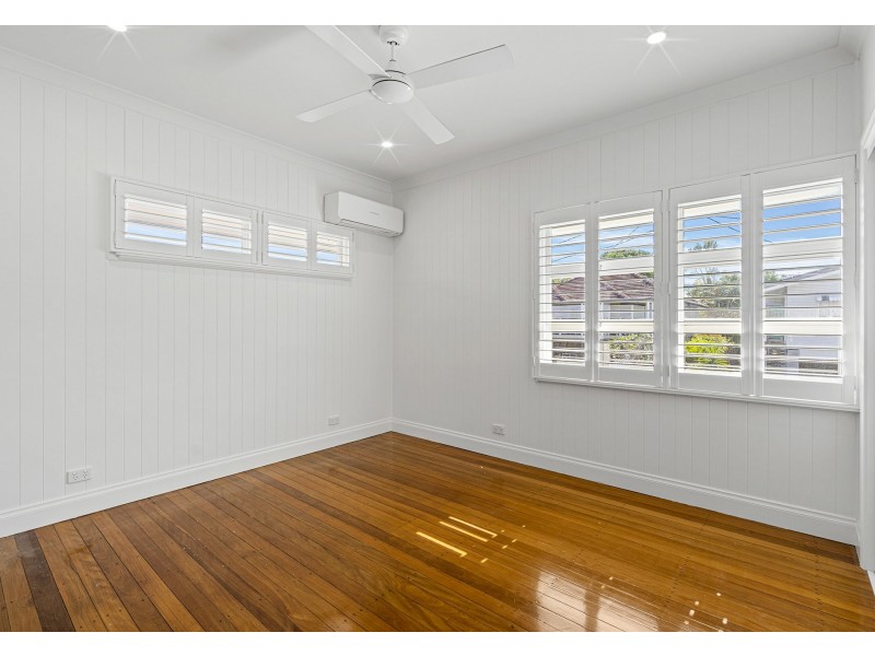 32 Newcastle Street, Fairfield QLD 4103