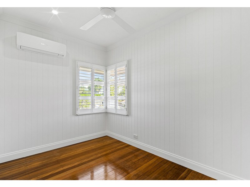 32 Newcastle Street, Fairfield QLD 4103