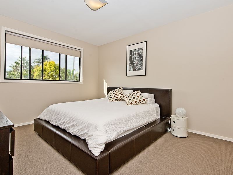 16 Shaftesbury Street, Tarragindi QLD 4121