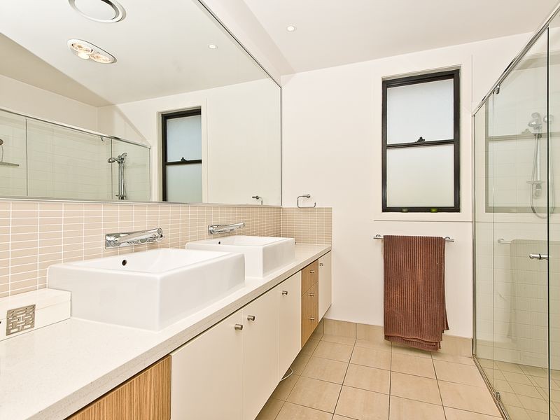 16 Shaftesbury Street, Tarragindi QLD 4121