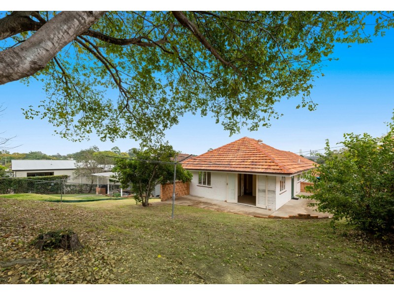 10 Allamanda Street, Fairfield QLD 4103