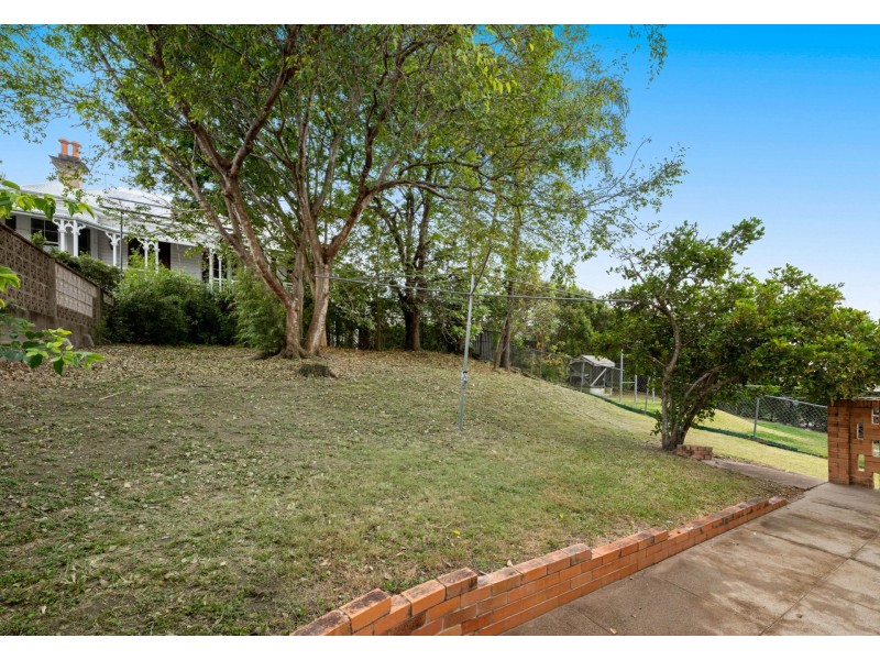 10 Allamanda Street, Fairfield QLD 4103