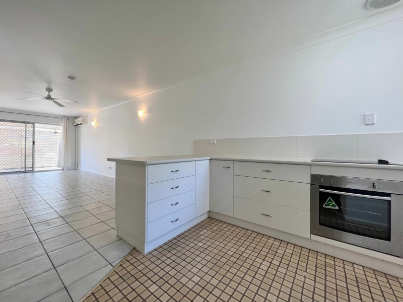 2/9 Peringa Street, Coopers Plains QLD 4108