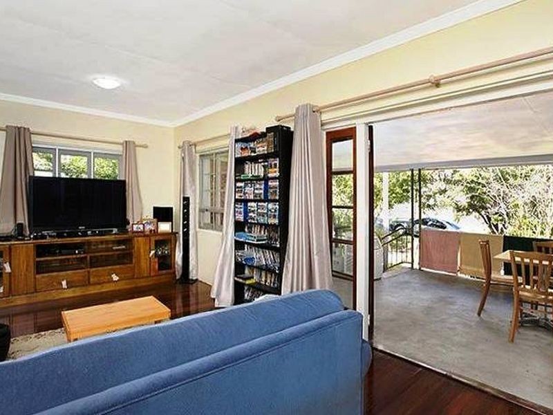 96 White Street, Graceville QLD 4075