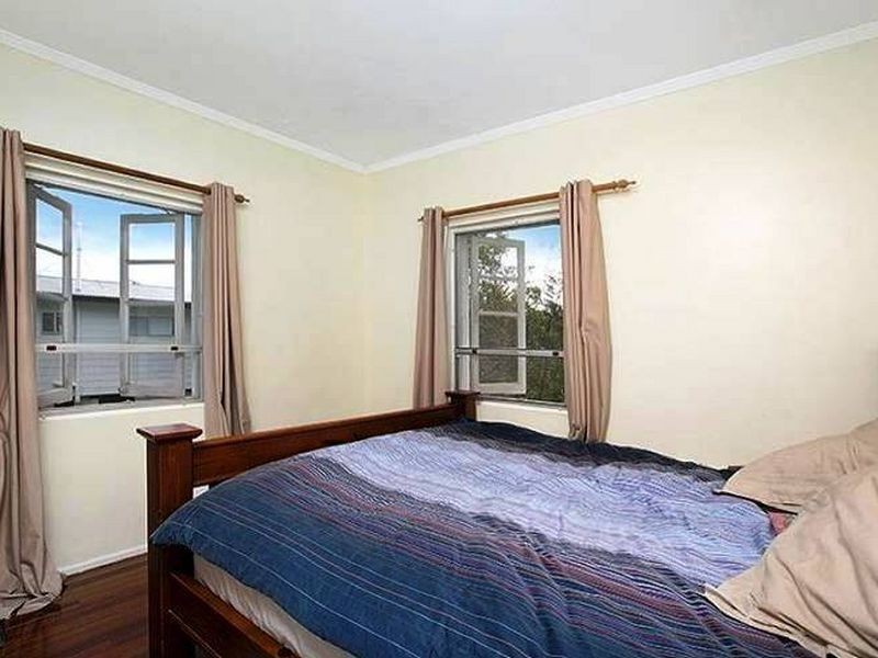 96 White Street, Graceville QLD 4075