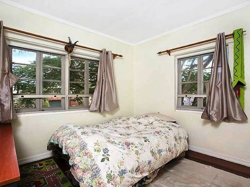 96 White Street, Graceville QLD 4075