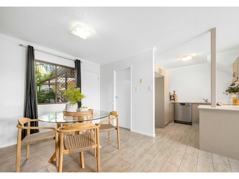 2/27 Brassey Street, Fairfield QLD 4103