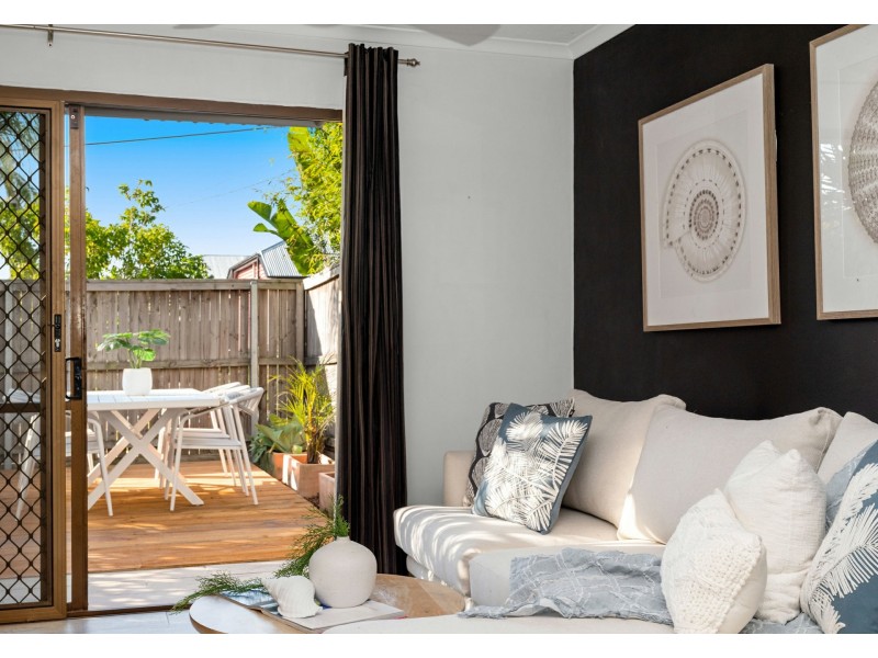 2/27 Brassey Street, Fairfield QLD 4103