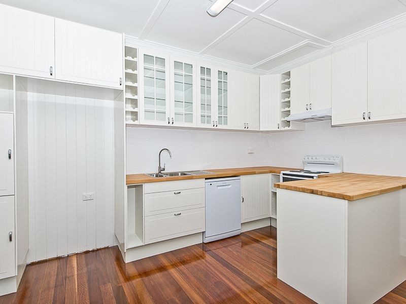 50 Wilkins Street West, Fairfield QLD 4103