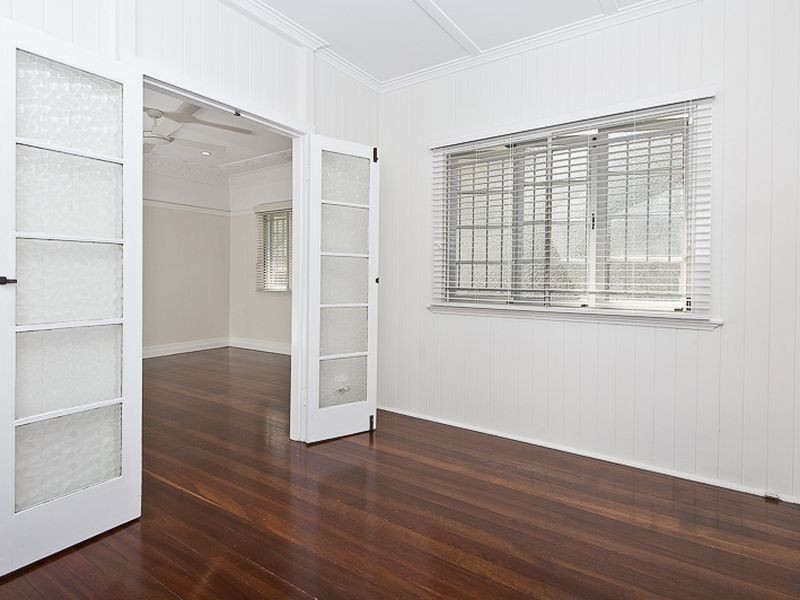 50 Wilkins Street West, Fairfield QLD 4103