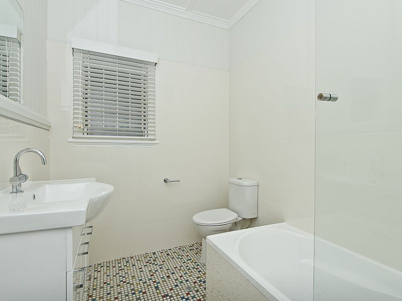 50 Wilkins Street West, Fairfield QLD 4103