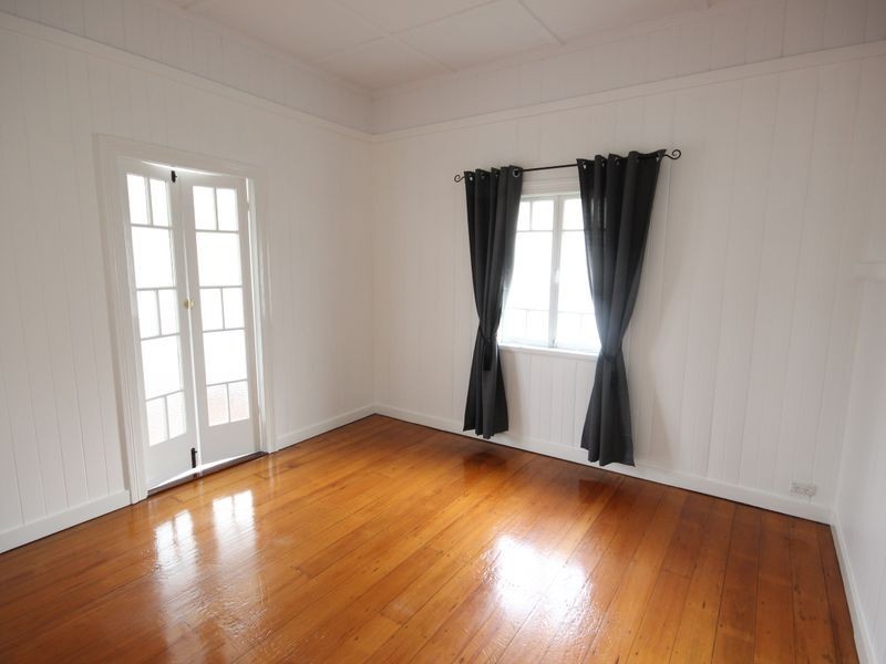 12 Laurier Street, Annerley QLD 4103