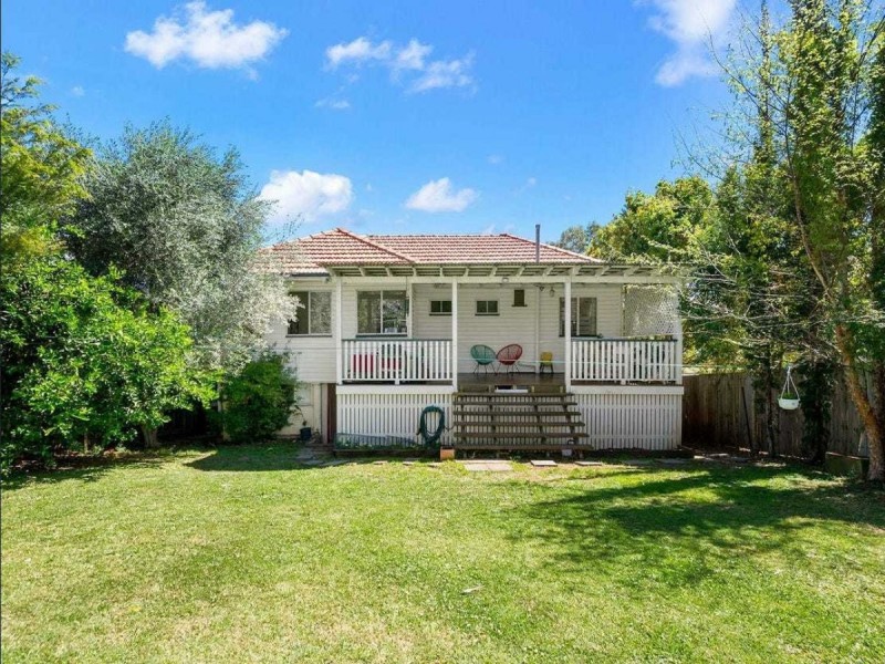28 Brisbane Corso, Fairfield QLD 4103