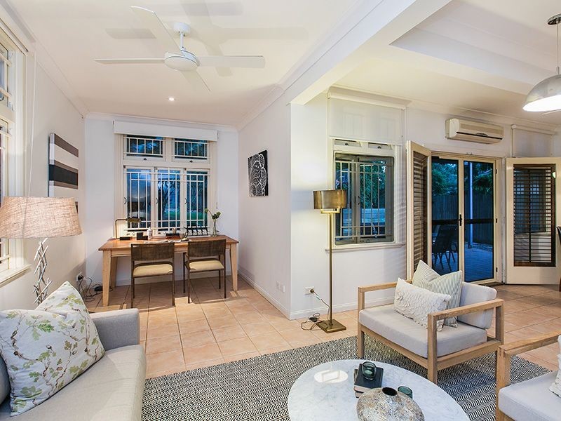 10 Stevens Street, Yeronga QLD 4104