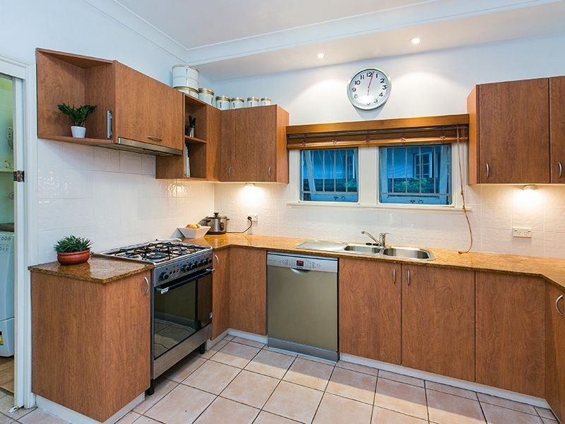 10 Stevens Street, Yeronga QLD 4104