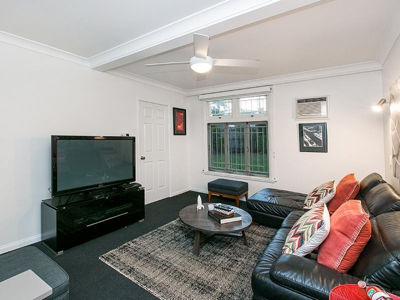 10 Stevens Street, Yeronga QLD 4104