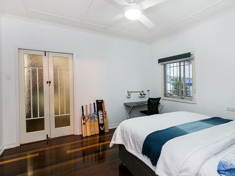 10 Stevens Street, Yeronga QLD 4104