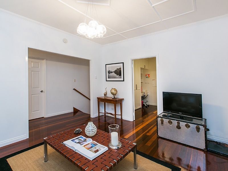 10 Stevens Street, Yeronga QLD 4104