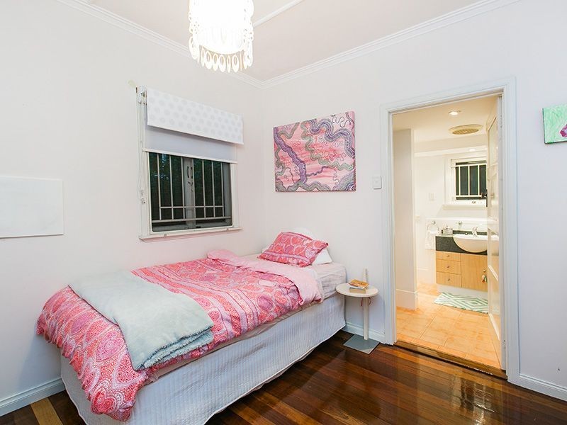 10 Stevens Street, Yeronga QLD 4104