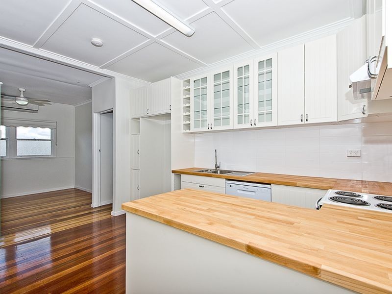 50 Wilkins Street West, Fairfield QLD 4103