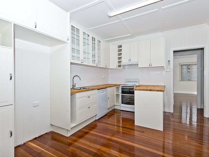 50 Wilkins Street West, Fairfield QLD 4103