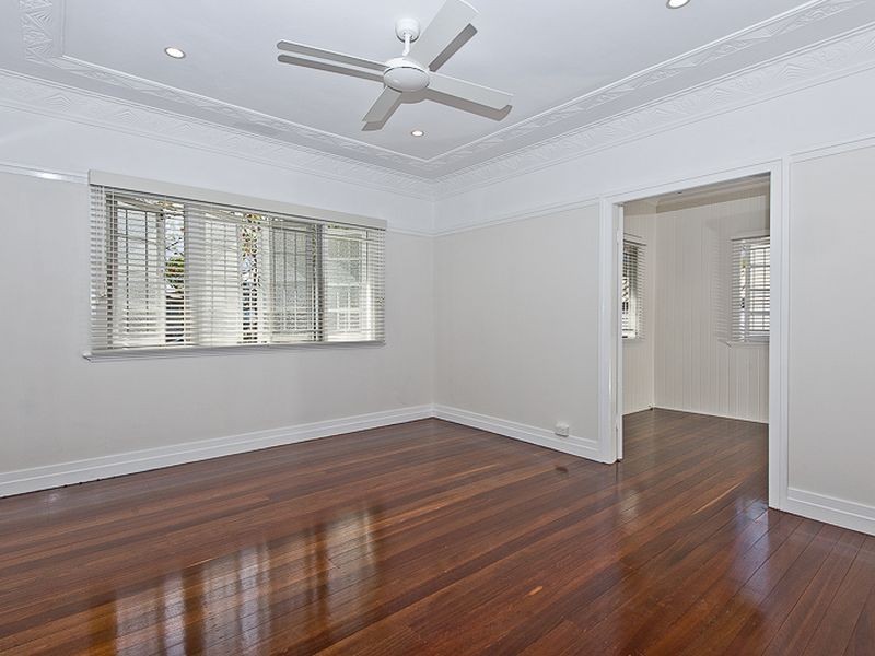 50 Wilkins Street West, Fairfield QLD 4103