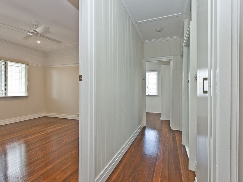 50 Wilkins Street West, Fairfield QLD 4103