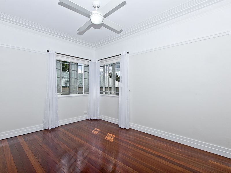 50 Wilkins Street West, Fairfield QLD 4103