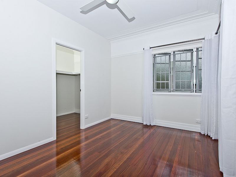 50 Wilkins Street West, Fairfield QLD 4103
