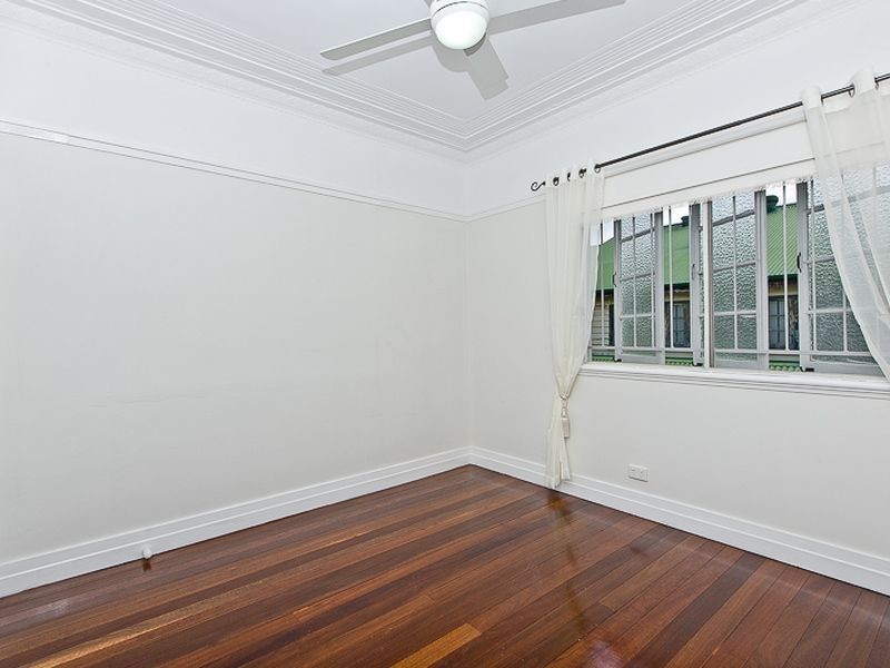 50 Wilkins Street West, Fairfield QLD 4103