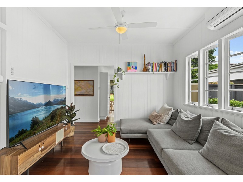 4 Orcades Road, Yeronga QLD 4104