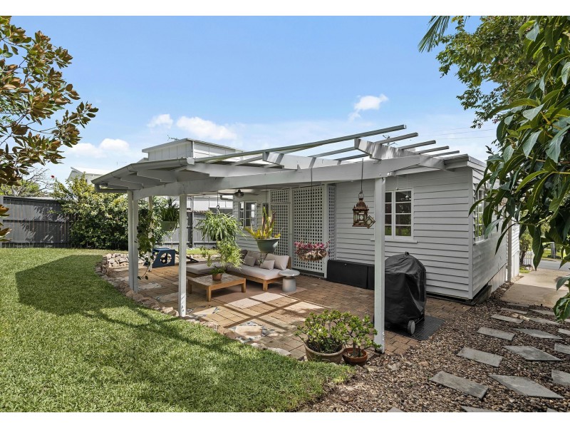 4 Orcades Road, Yeronga QLD 4104