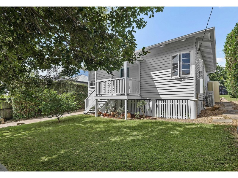 4 Orcades Road, Yeronga QLD 4104