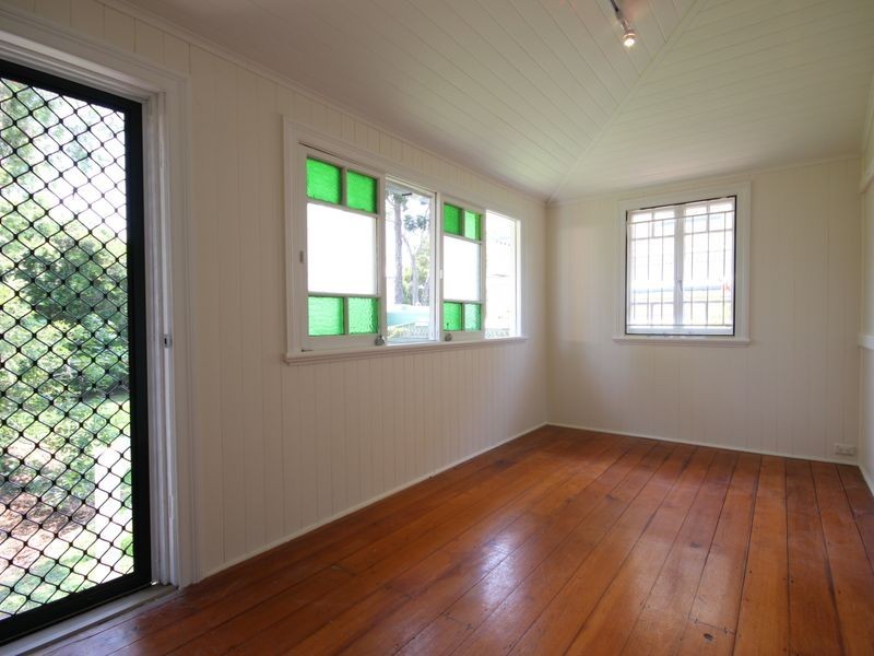 11 Dan Street, Graceville QLD 4075