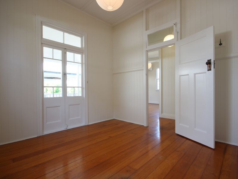 11 Dan Street, Graceville QLD 4075