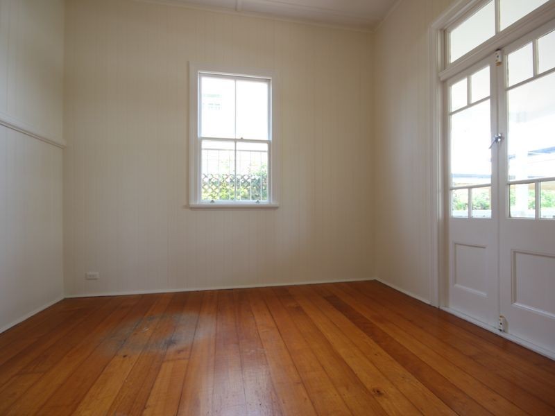 11 Dan Street, Graceville QLD 4075